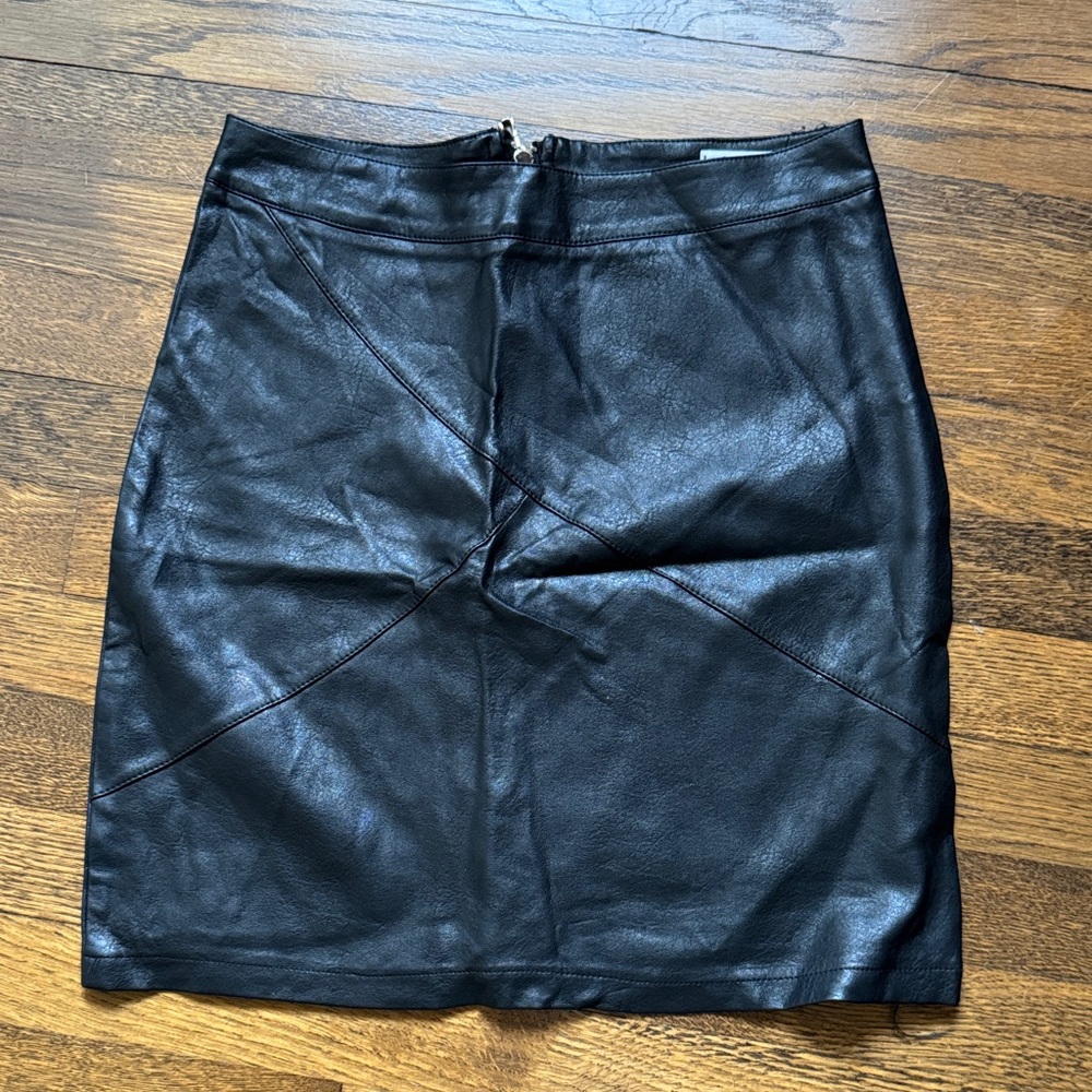 Guanny Women’s Black Faux Leather Mini Skirt Size Small